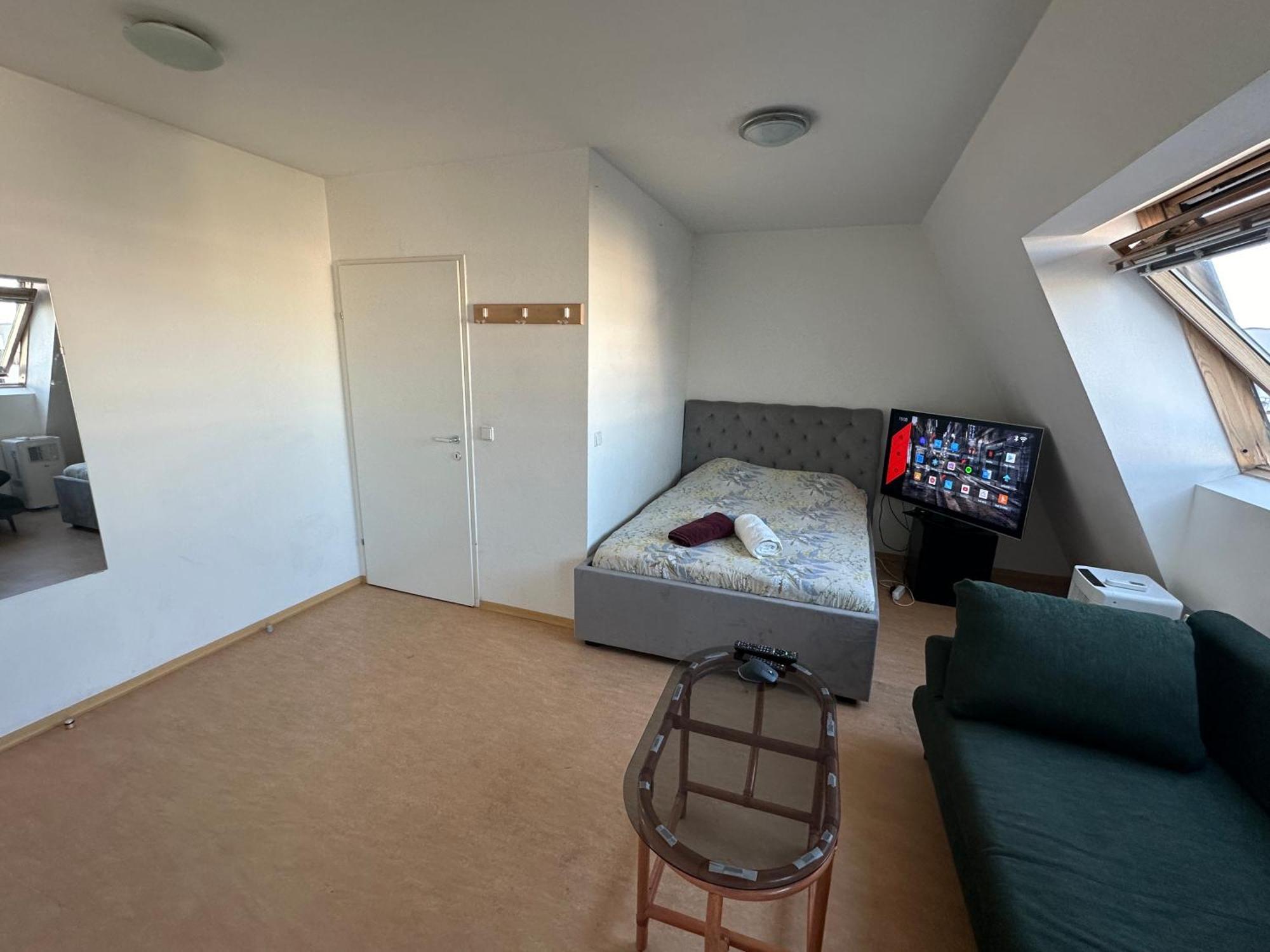 Cozy Bright Penthouse Close To U1 And U6 Metros Viena Exterior foto