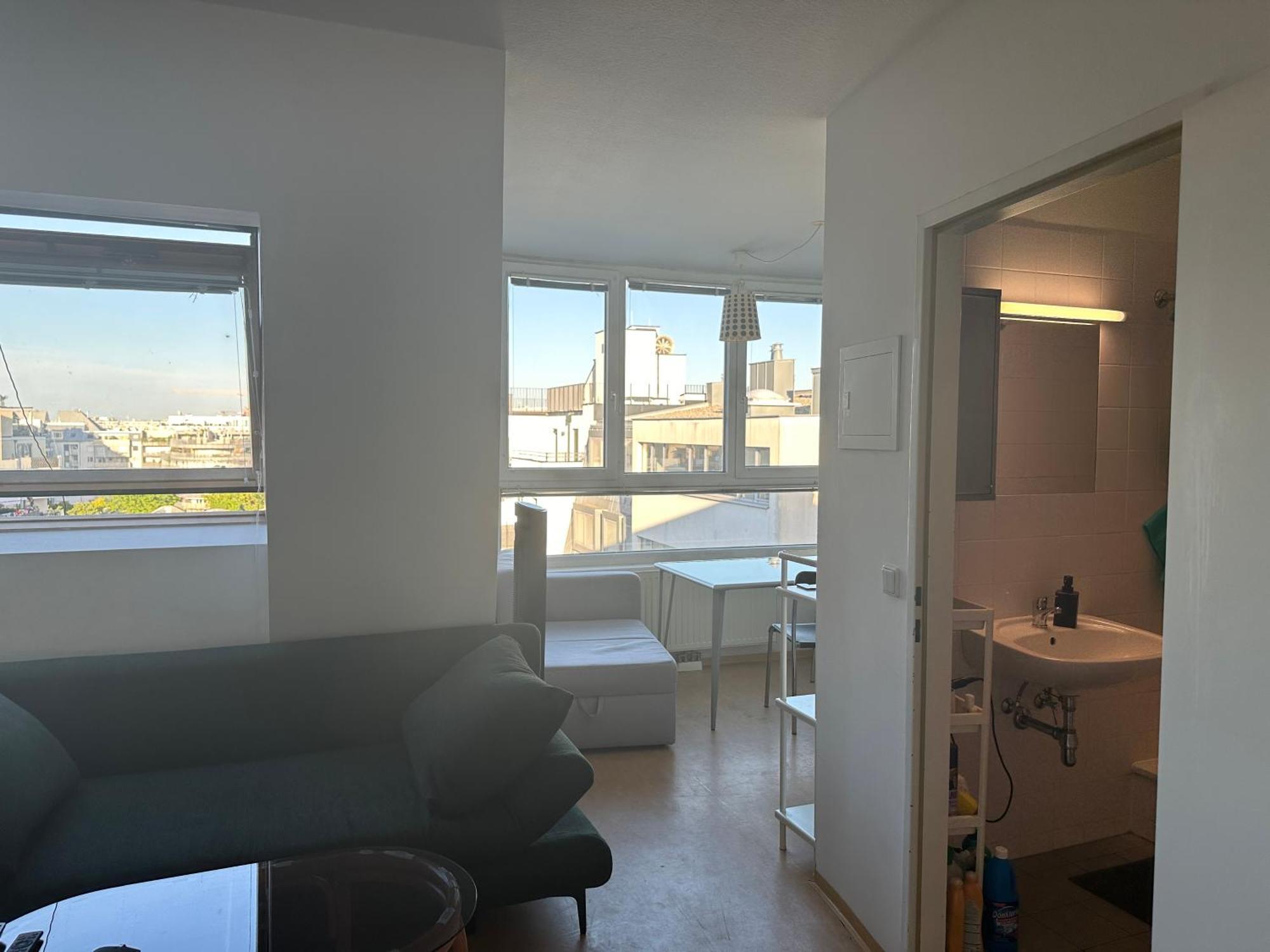 Cozy Bright Penthouse Close To U1 And U6 Metros Viena Exterior foto